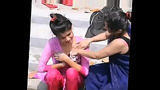 Amateur video of hot Indian bhabhi with tight pussy and big ass.