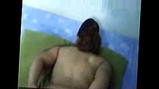 Latina le encanta dildo anal.