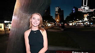 Süße deutsche blonde Teen mit kleinen Titten beim echten Sextreffen