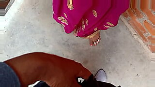 Bhabhi comes to my house for some hot sex and gets it hard on the bed.