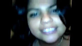 Honduras girl, sexy and beautiful, walks slowly, enticing lover to follow.