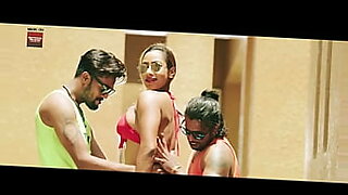 Namkeen girl Kamalika Chanda is back with a new song in 2017 and here is the video in 1080p.