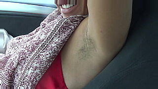A tourist in Izmir finds a hot and hairy turkey woman.