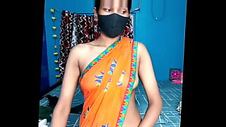 Indian girl in hot sex action, live video. See her sexy performance.