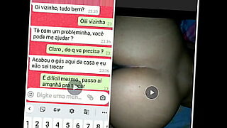 Vizinha safada pediu pra trocar o gás pelo whatsapp e acabou levando leitada na cama (Histórinha safada)