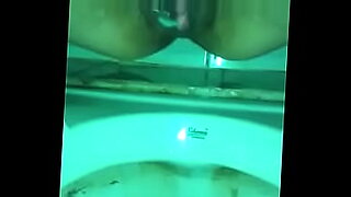 Housewife with a secret: desi piss fetish.