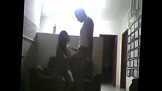 A young couple, tired of daily life, escape together.