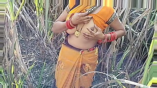 Real desi bhabhi outdoor action in hot weather.