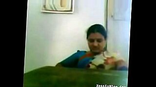 A sex infused massage with an Indian teacher who exposes her beautiful boobs.