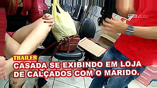 Casada Safada se exibindo para o vendedor em uma loja de calçados, filmada pelo corno - Marido da Cristina