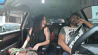 Ganhei uma carona, uma rosa e tive que mostrar minha bunda para o Loupan