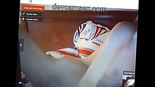 Indian cam girl has sex with foreign client.