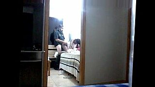 Mulatinha Sapeca de quatro com a bundinha arrebitadinha dando bem gostoso
