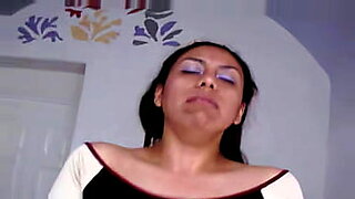 Mi novio me lleva a un motel para cogerme sin saber que antes ya me había cogido a varios chicos dejándome atiborrada de semen, el solo piensa que estoy muy mojada