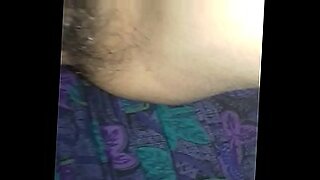 Wife gives a good pussy licking