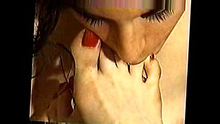 Brunette Florida Twins - Foot Fetish & Toe Sucking, Shrimping fun!