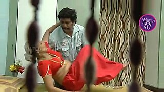House owner romance with house worker when husband enters into the house.
