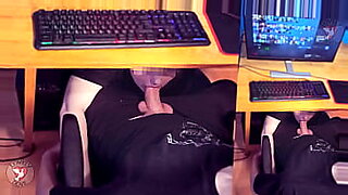 Suck my boyfriends cock while he playing Dota 2