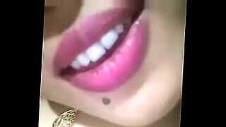 Indian bhabhi seduces my boyfriend during a video call.