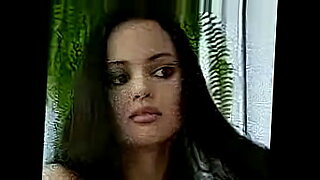 See how Savita Bhabhi gets it on in this hot sex video.