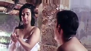 Desi mallu aunty has a hot bath and enjoys some self pleasure.