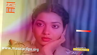 Old actress Jeevitha changes her bra.