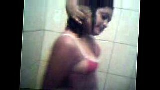 ARLETH LAGUNA  EN EL BAÑO