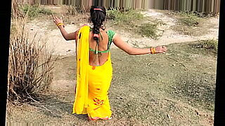 Babita bhabhi is sucking and licking a big cock in a field.