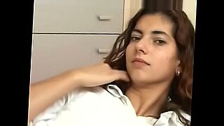 Natural tits and hairy pussy play.
