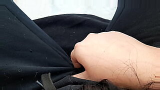 I jerk off riskily in a public park on people
