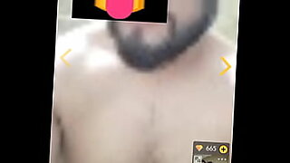 En videochat con cola de gato