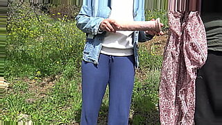 arab amateur milf buys big dildo in saudi arabia