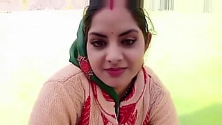 Married bhabhi’s hot sex scenes with her boyfriend at home.