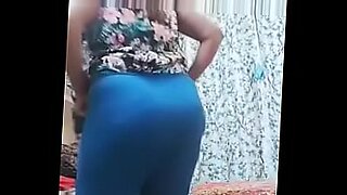 Desi cutie Swathi Naidu changes her dress.