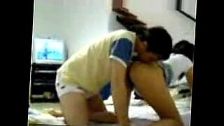 Parejita coge mientras ve el futbol