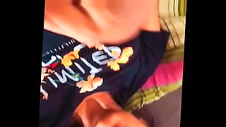Young Indian woman masturbates and sends videos to her boyfriend.
