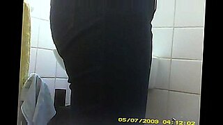 CAMARA OCULTA EN BAÑO