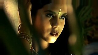 Sultry Indian dancer's solo performance.