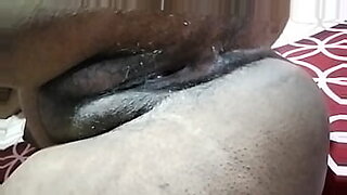 Amateur video of hot Indian step-mom in action.