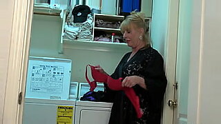Phoenix Skye rubs pussy in the bathroom after a great teaser