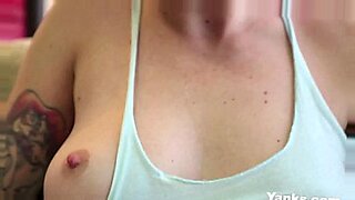 Pink haired amateur Zahra toying her pussy.
