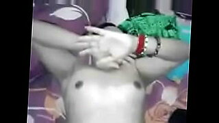 Homemade Indian porn with hot milf and pussy action.