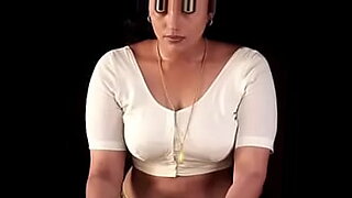 Hot milf in saree masturbates.