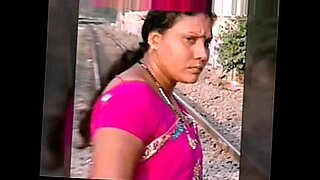 Big ass desi aunty gets deep penetration like the big cock.