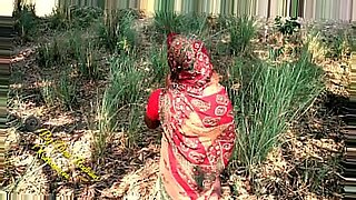 Hot and sensual sex with a beautiful Indian bhabi in the middle of the jungle.