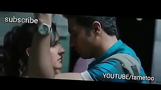 First time gay experience in a Mumbai local train, shy boy and hot girl’s kiss.