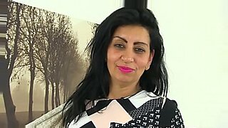English MILF Candylips strips and gets kinky on camera.