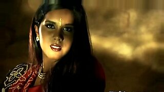 Indian cutie gets naked and reveals her beautiful body.