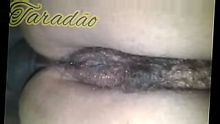 Tirando leite de pica  com o cuzinho