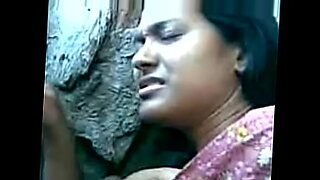 Married Indian woman has hot girl action.
